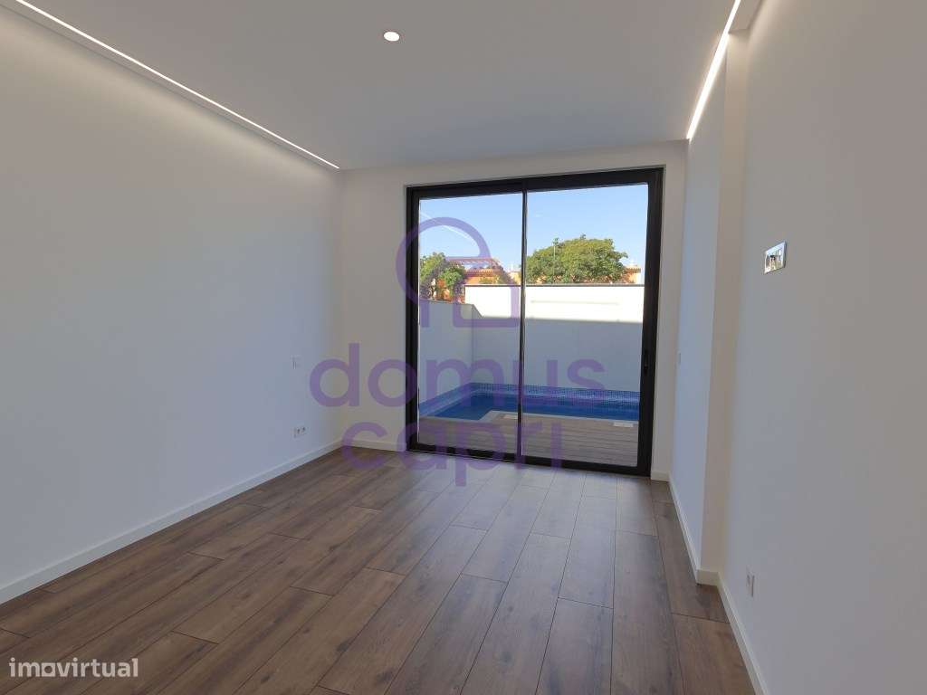 Moradia T3 com Vista Mar, Piscina e Estacionamento em Fuzeta-7