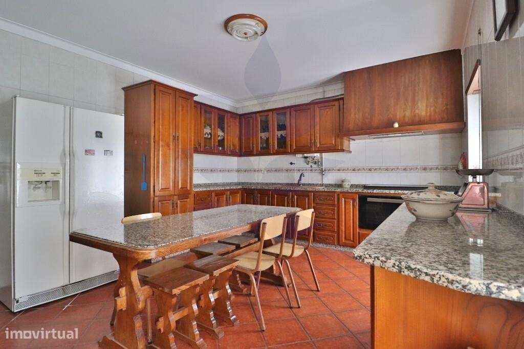 Andar Moradia T3 no Centro de Vila Verde | Mobilado e Equipado | Com G-17