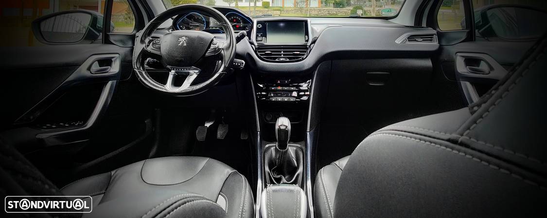 Peugeot 2008 1.2 PureTech Allure - 12