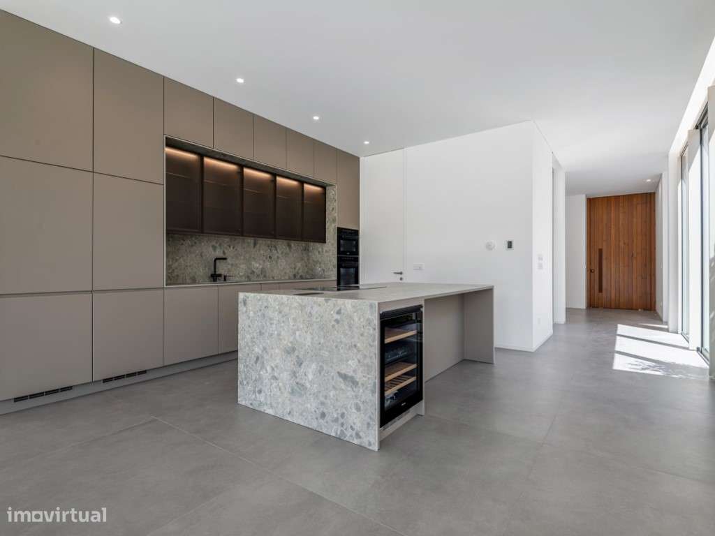 Moradia de excelência em fase final de construção junto à Lagoa de ...-7