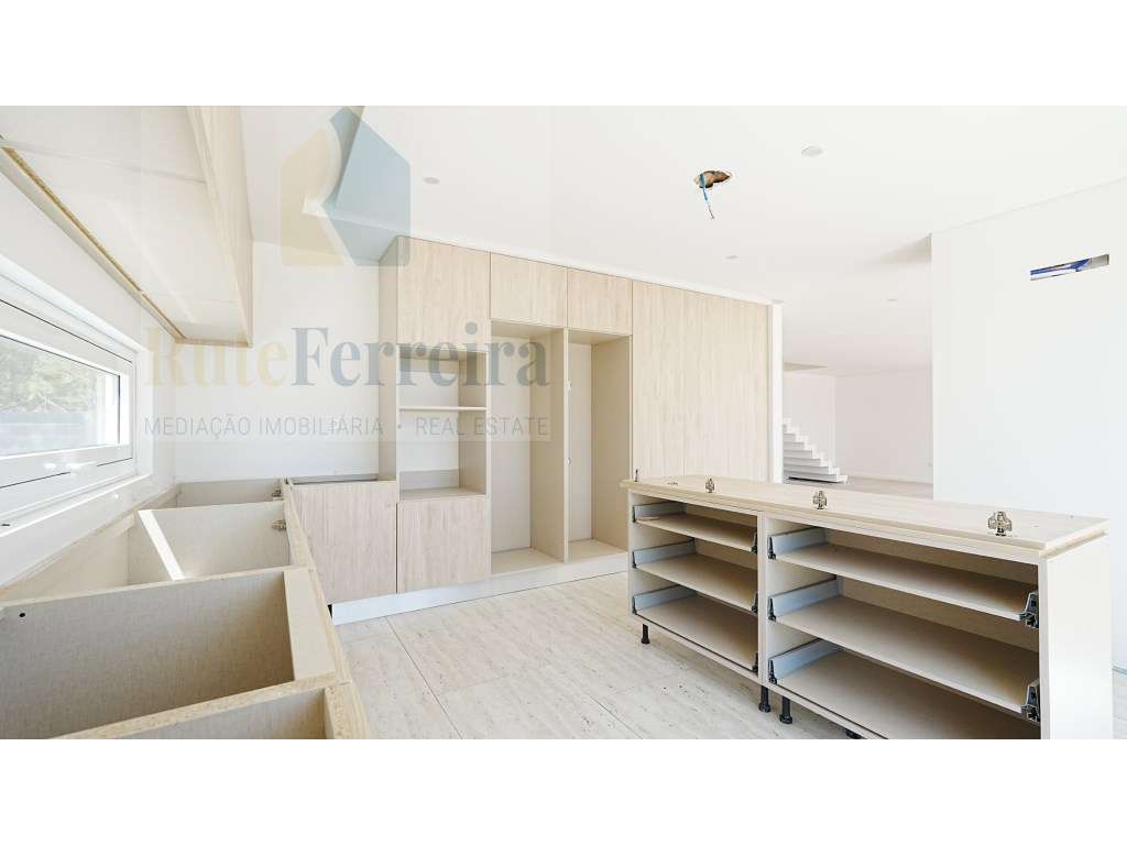 Moradia de design contemporâneo e inovador na Portela da Vila, Torr...-10