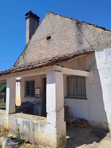 Alugo casa antiga habitável