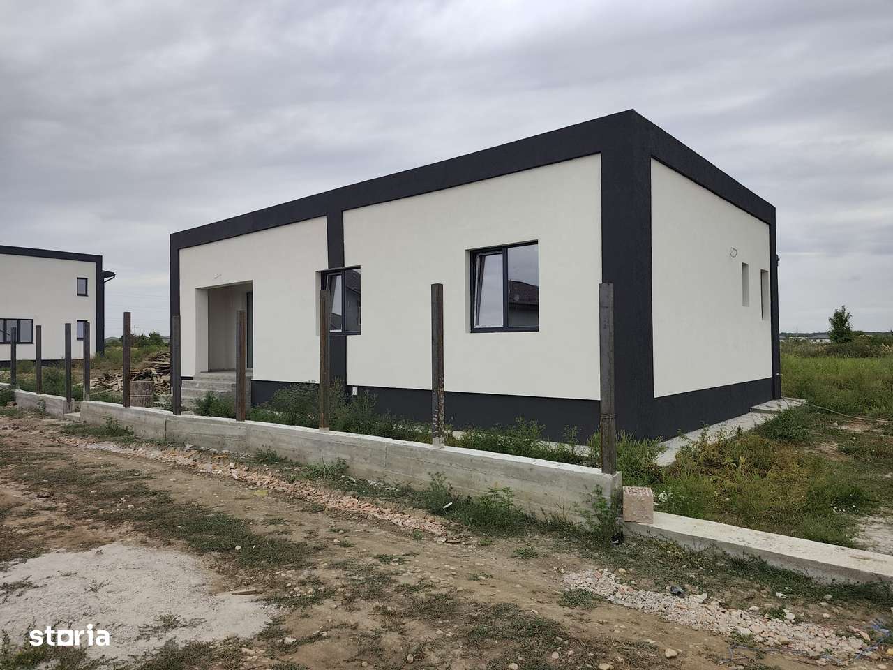 FARA COMISION Sabareni casa mare 3 camere 2 bai beci PARTER placa 500m-1