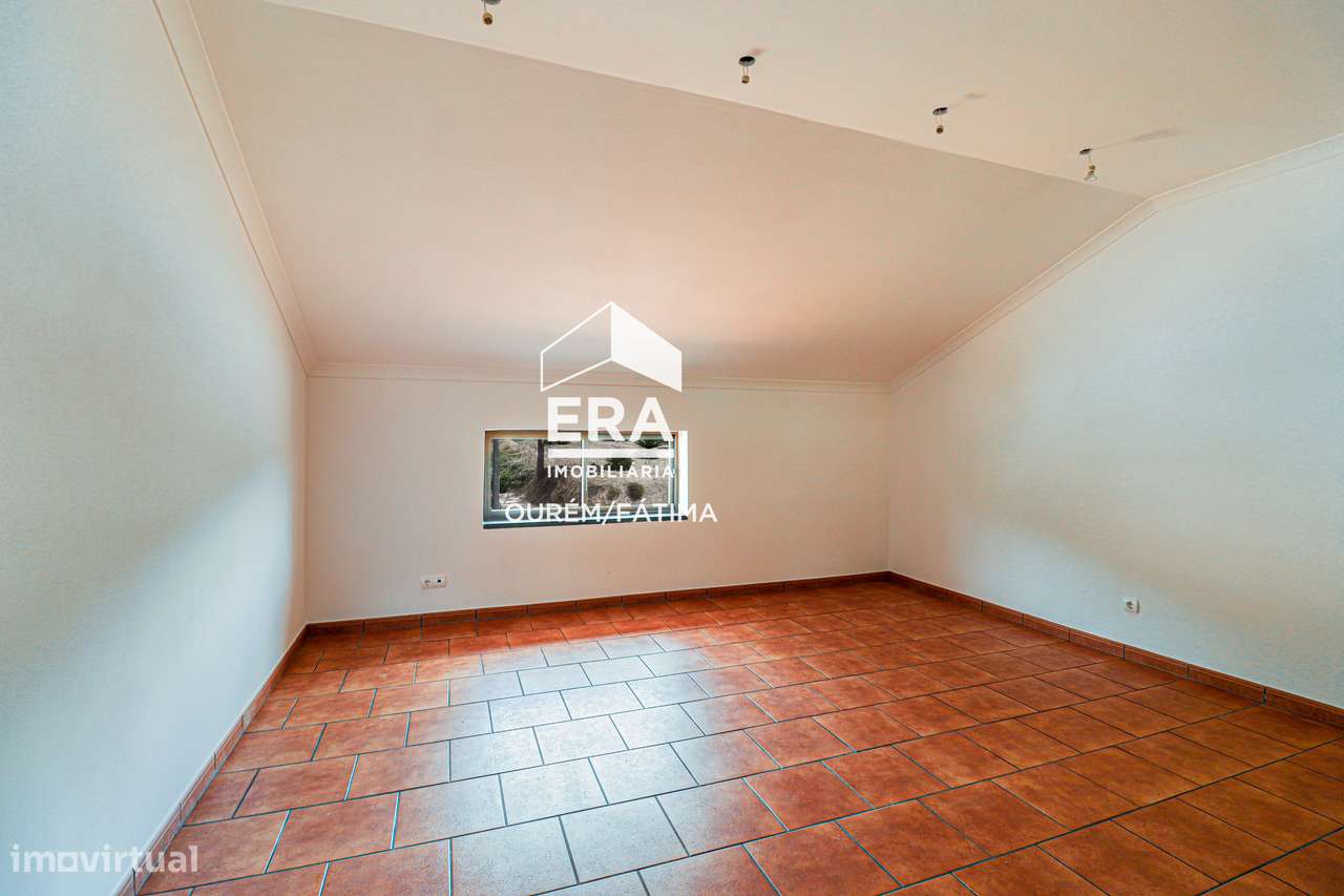 Moradia T5 no Olival, Ourém-39