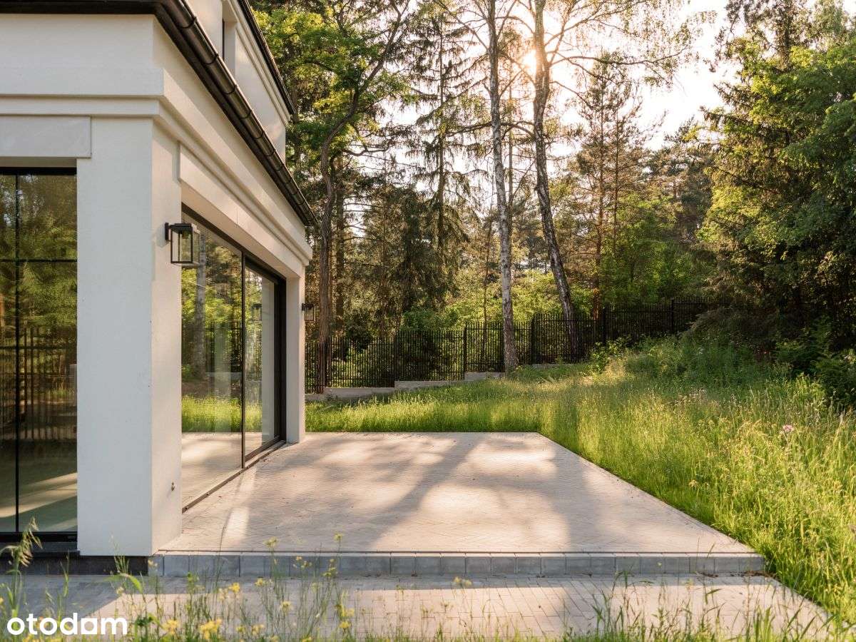 Elegancka willa w sercu sosnowego lasu-8