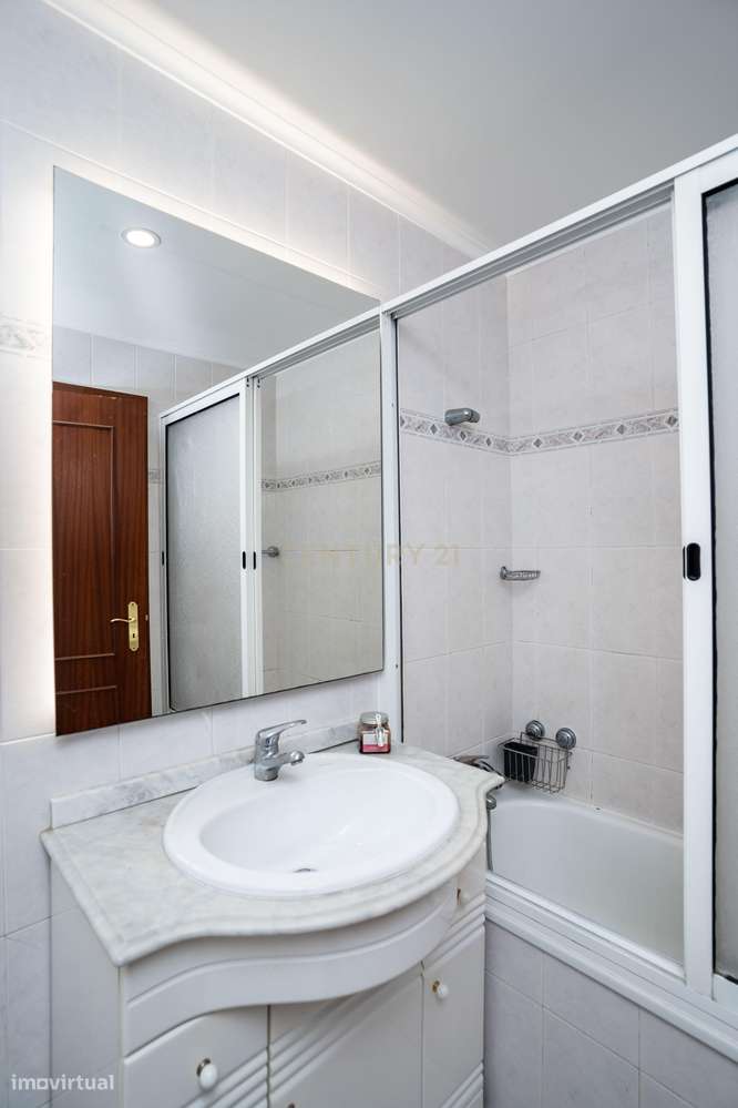 Apartamento T2 com Vista Mar e Excelente Exposição Solar-10