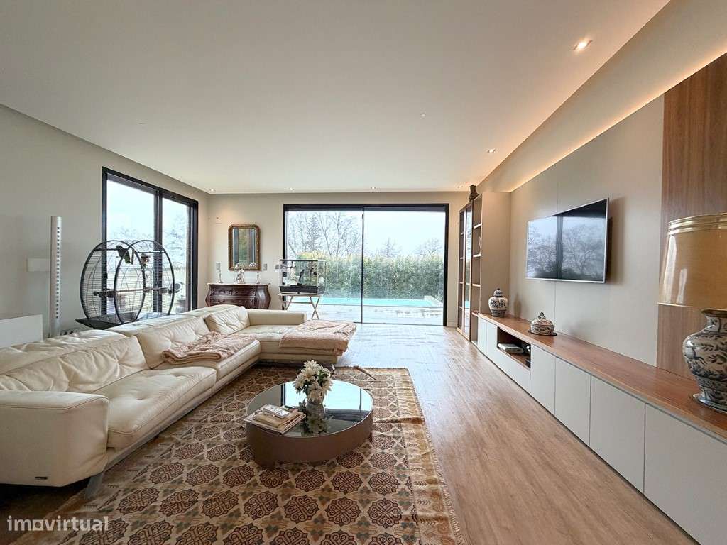 Moradia T4+1 moderna à venda em Picheleiros, Azeitão-8