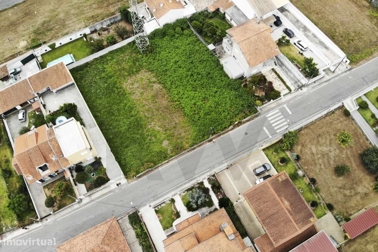 Terreno para Construção | 808 m2 | 400 m2 de Construção-14