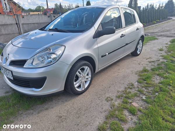 Renault Clio 1.5 dCi Alize - 9