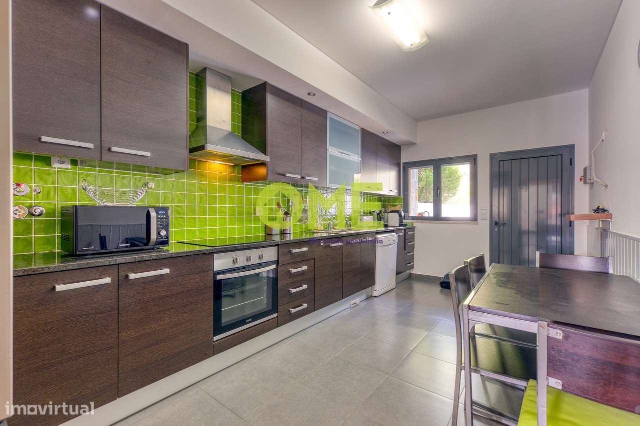 Moradia T4 com piscina e jardim em Ourém-18