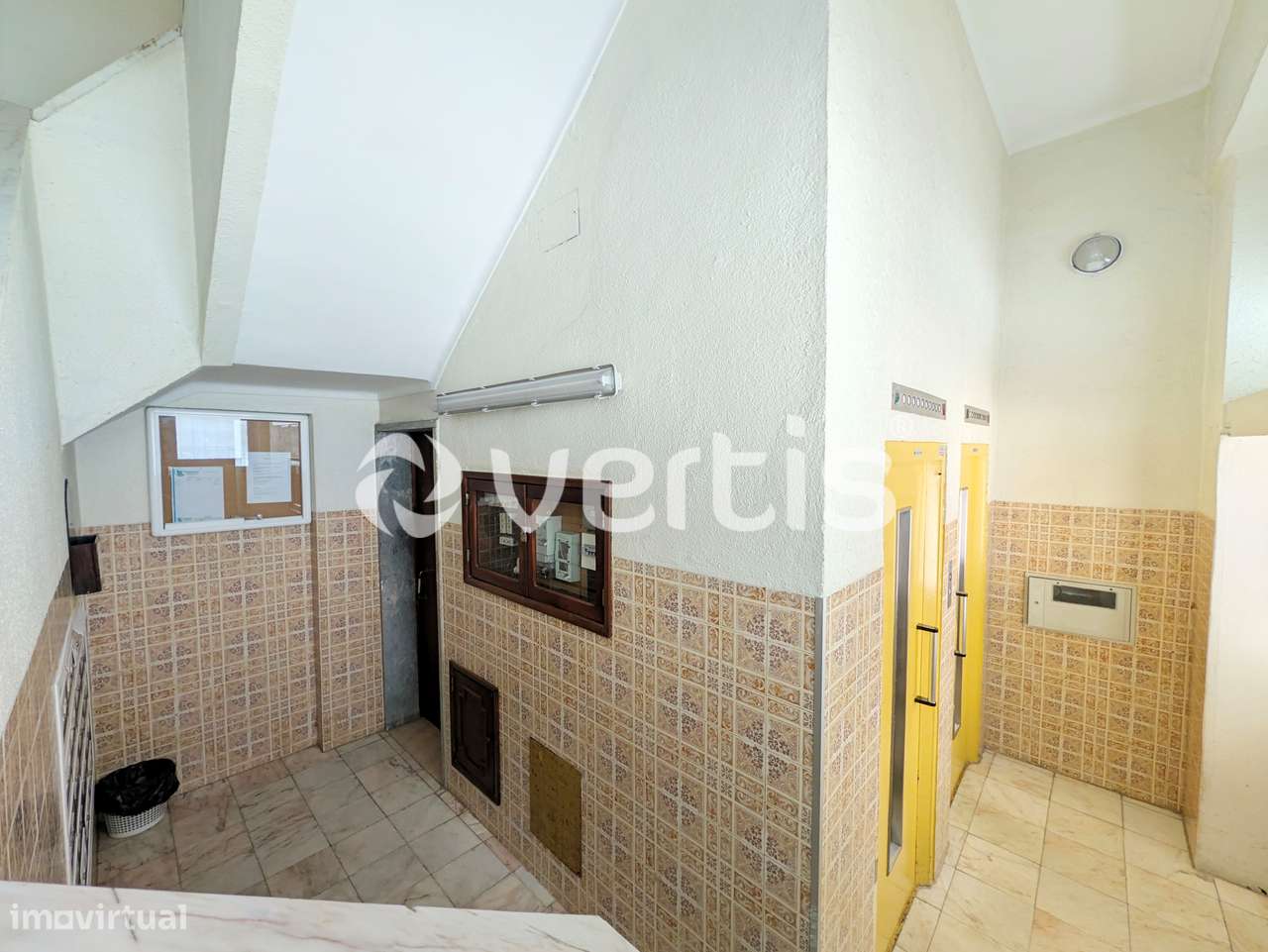 Apartamento T2 remodelado no centro do Barreiro-21
