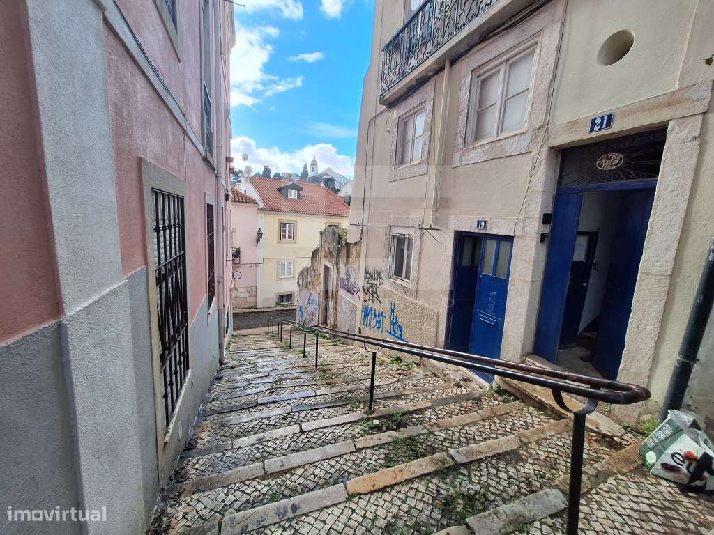Apartamento T2 na Graça, Lisboa, perto de transportes públicos.-20