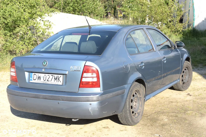 Skoda Octavia 1.6 Tour - 9