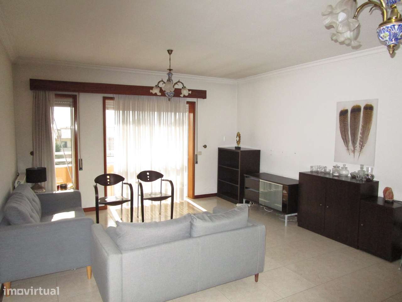 Apartamento T3 com garagem fechada-0