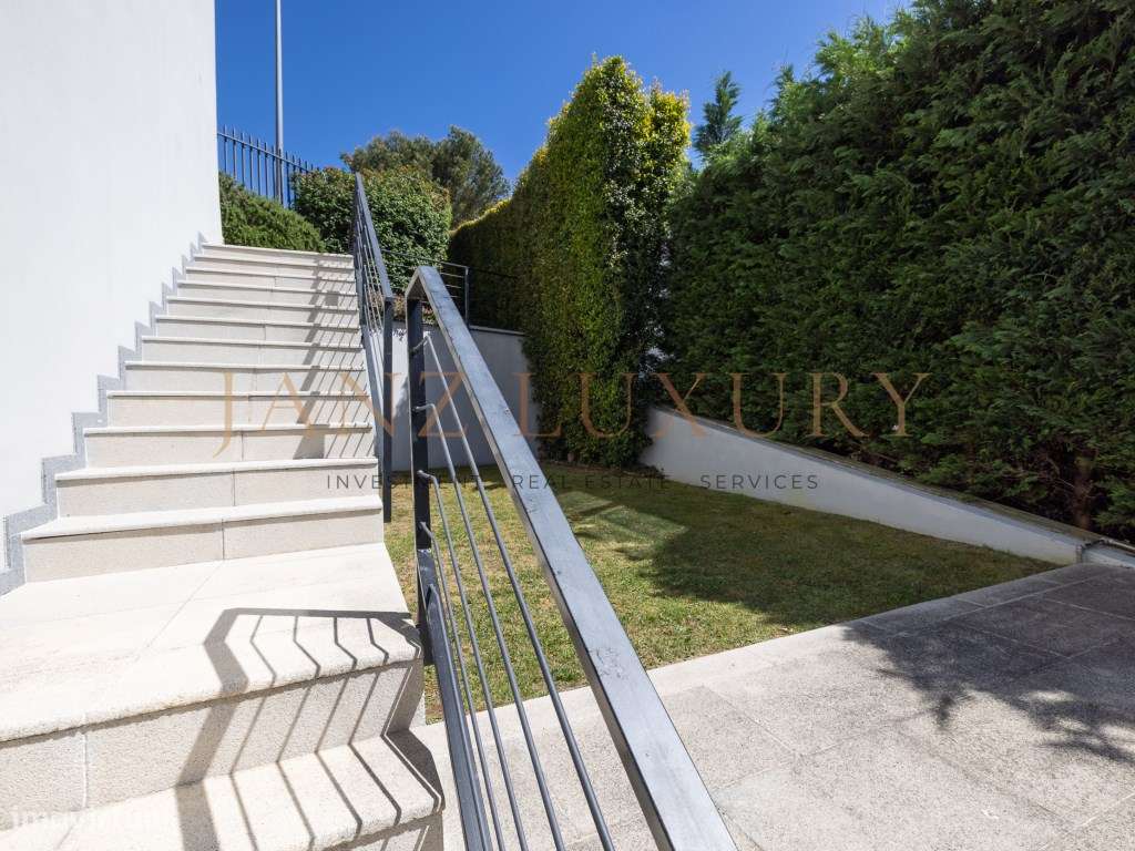 Moradia T4 Contemporânea com Vista Mar Total e Rooftop | Paço de Arcos-50