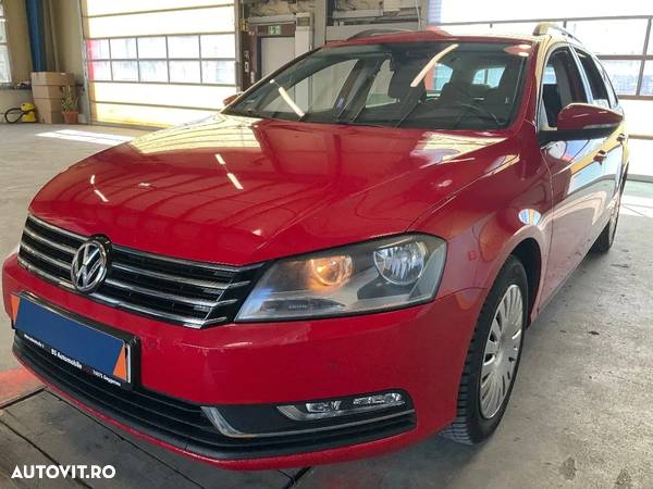 Volkswagen Passat 2.0 TDI DPF DSG Trendline - 1