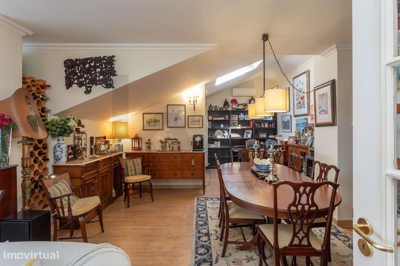 Apartamento T4 Triplex com Terraço de 140 m2 | Centro de Carnide - Grande imagem: 3/60