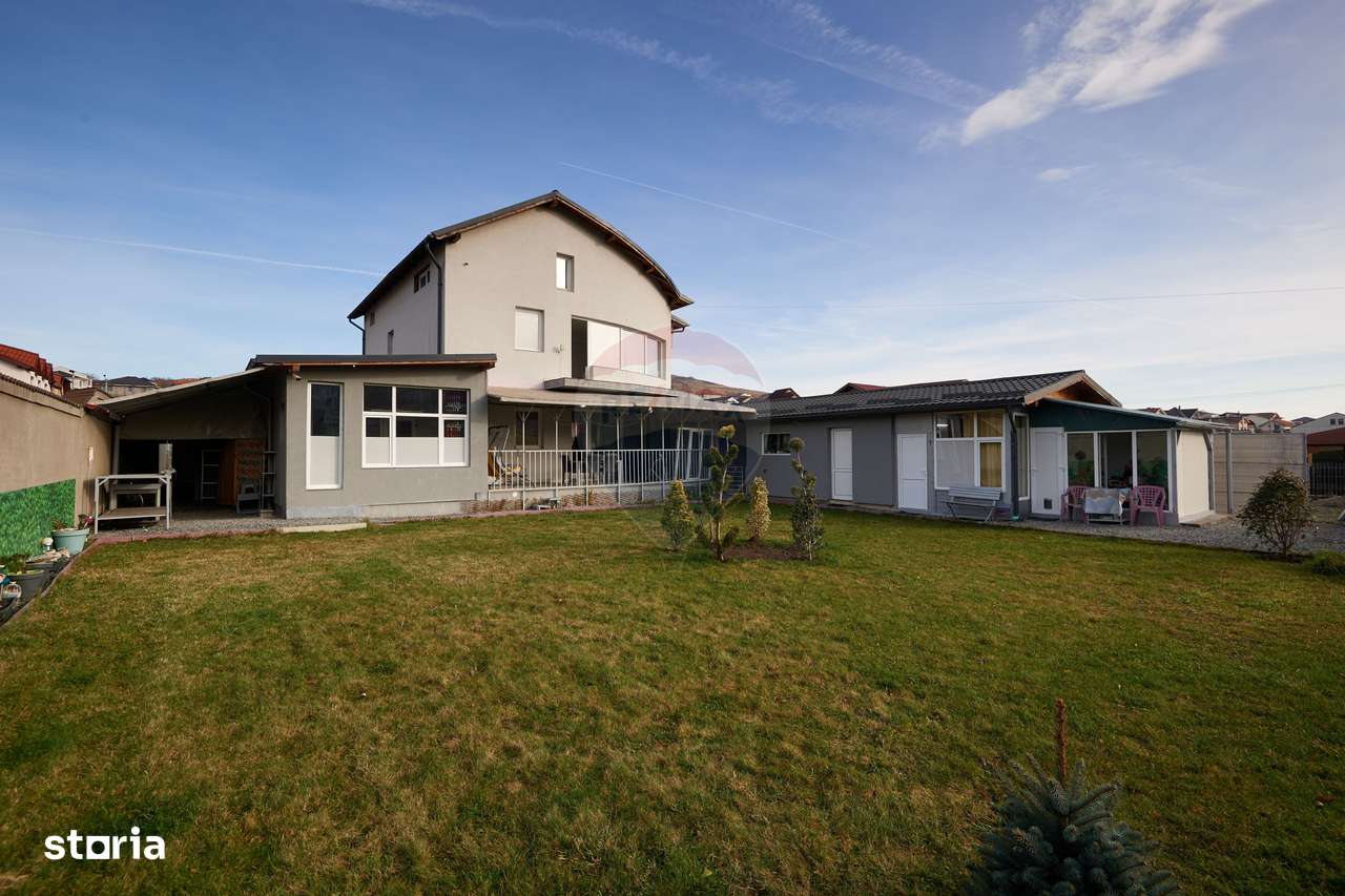 Casa / Vila cu 7 camere de vanzare in Chinteni-0