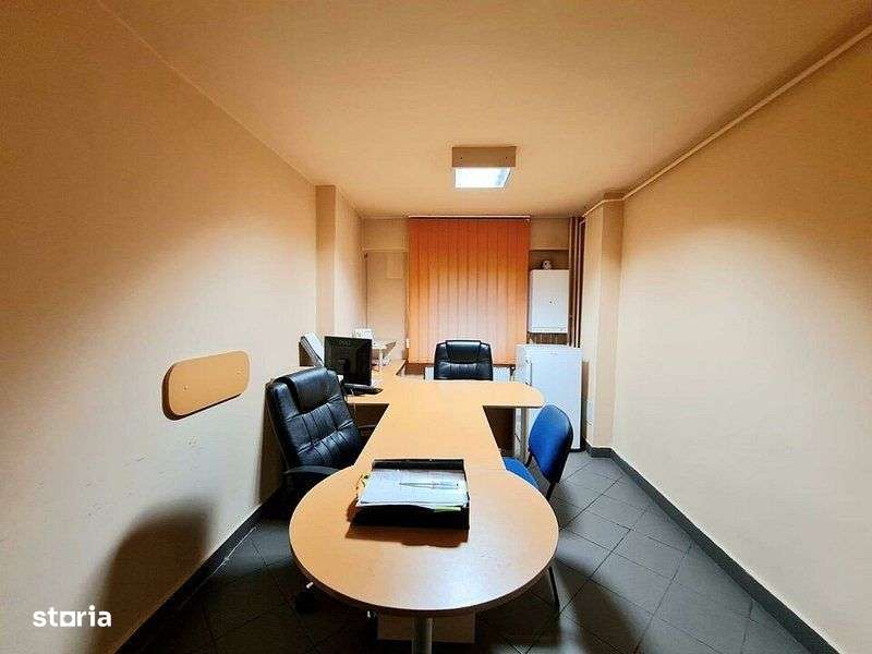 Spatiu birouri/comercial cu vitrina mare de 11 ml la B-dul Zizinului-13