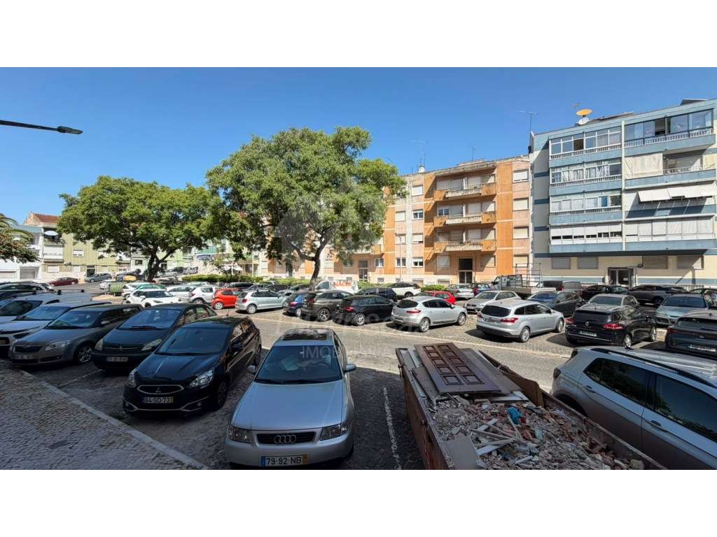 Apartamento T2+1 totalmente remodelado, em Odivelas-12