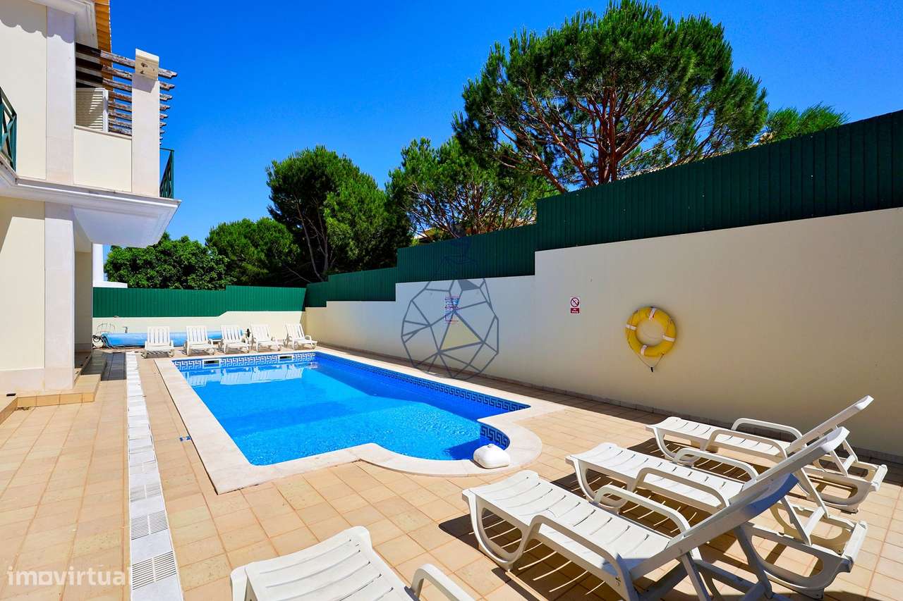Moradia T5 com Piscina Privada, Jardim e 5 Suites em Montechoro, Albuf-10