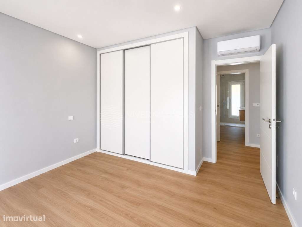 Oferta da Escritura | Moradia T3+1 Térrea com 307 m² em Fernão Ferro-12
