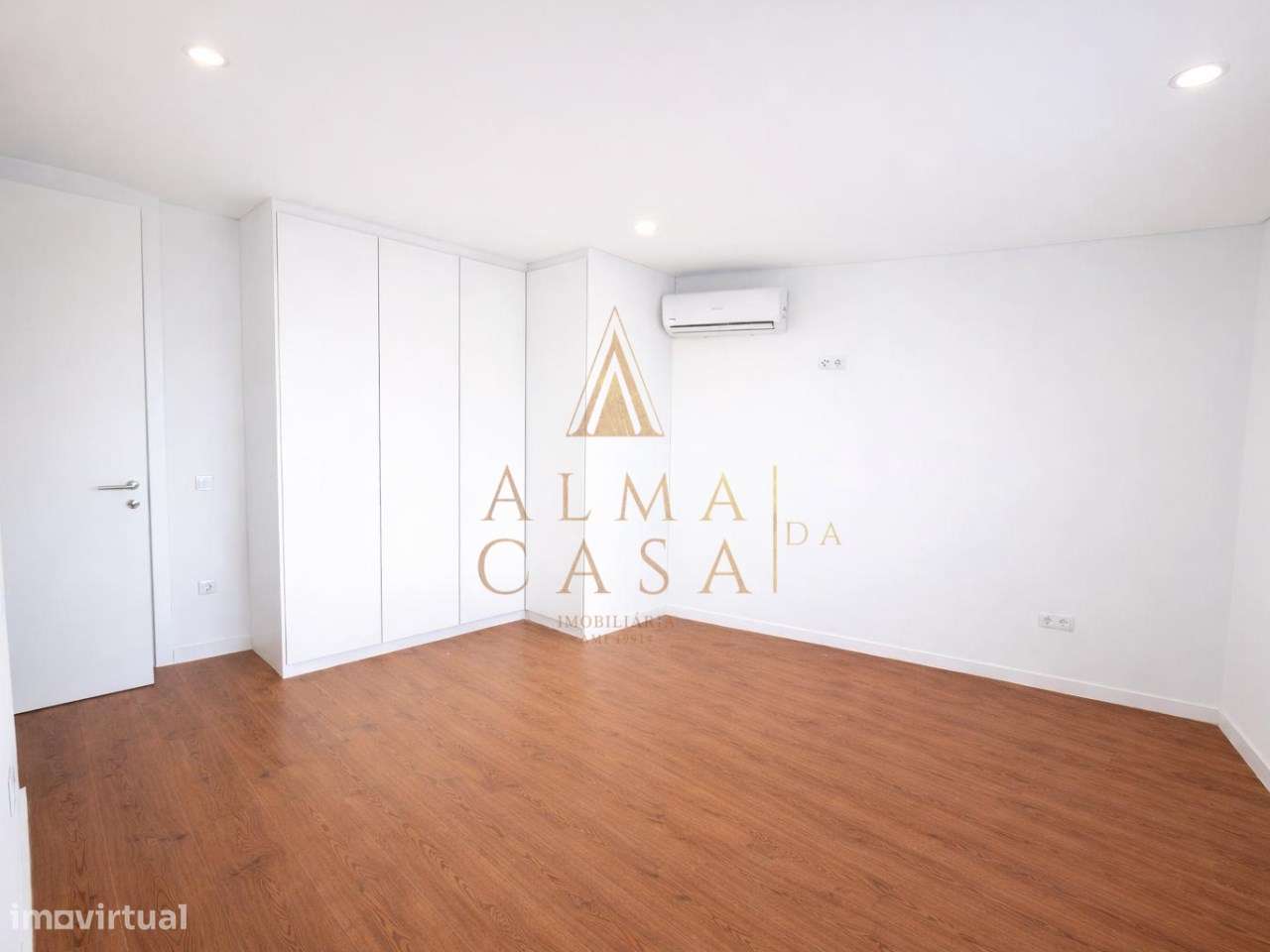 Apartamento T2 Novo | Centro Rio Tinto | Varanda | 2 L. Garagem-12