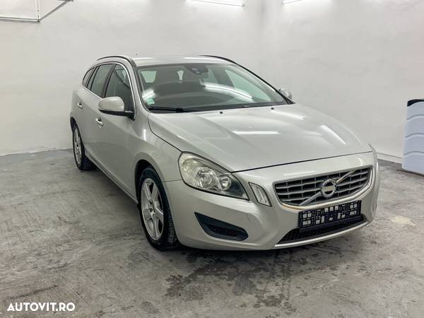 Volvo V60 D3 Momentum - 1