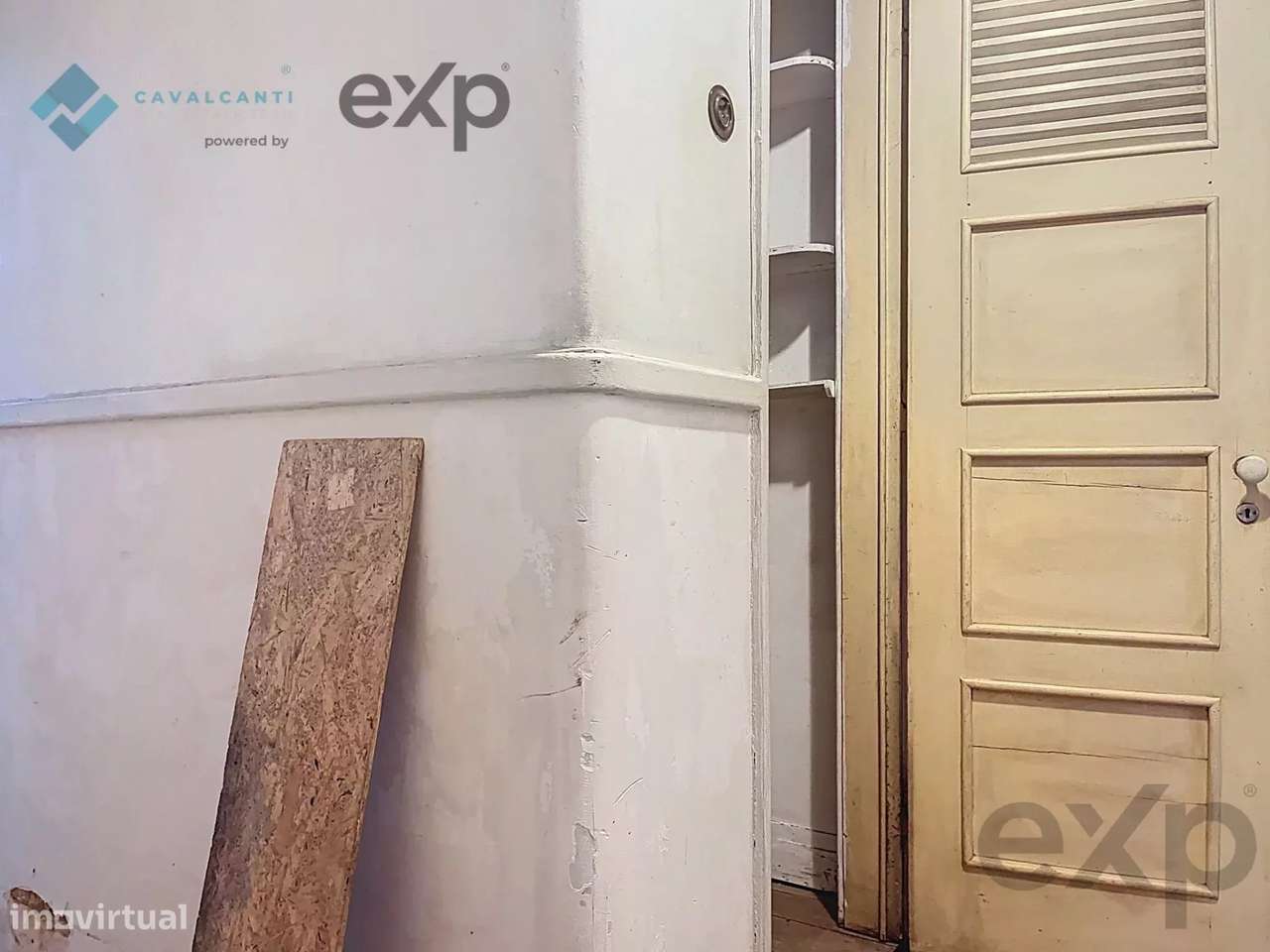 T3 com charme e logradouro Para Remodelar – Lisboa-19