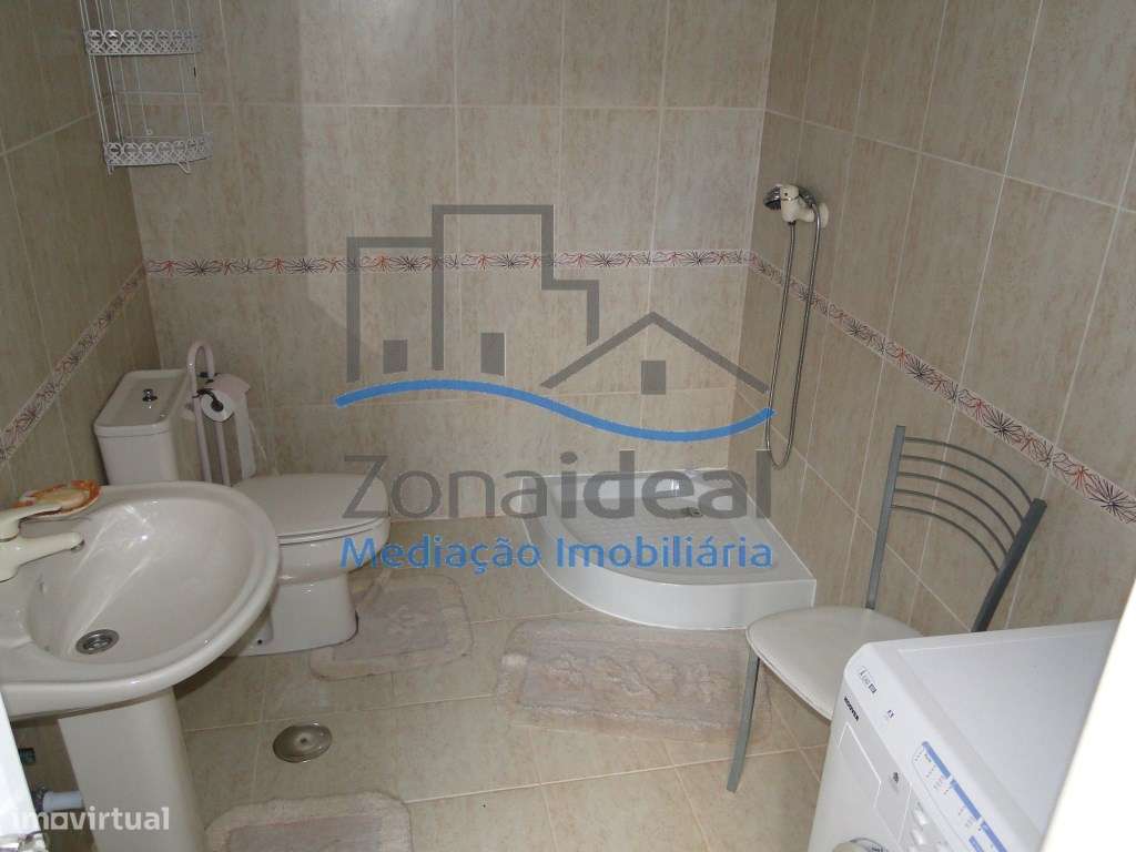 Moradia com dois pisos, nove divisões, anexos, garagem e logradouro...-21