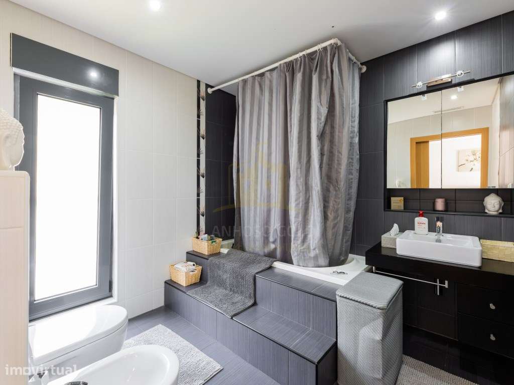 Moradia de Luxo Exclusiva de Arquitetura Moderna-24