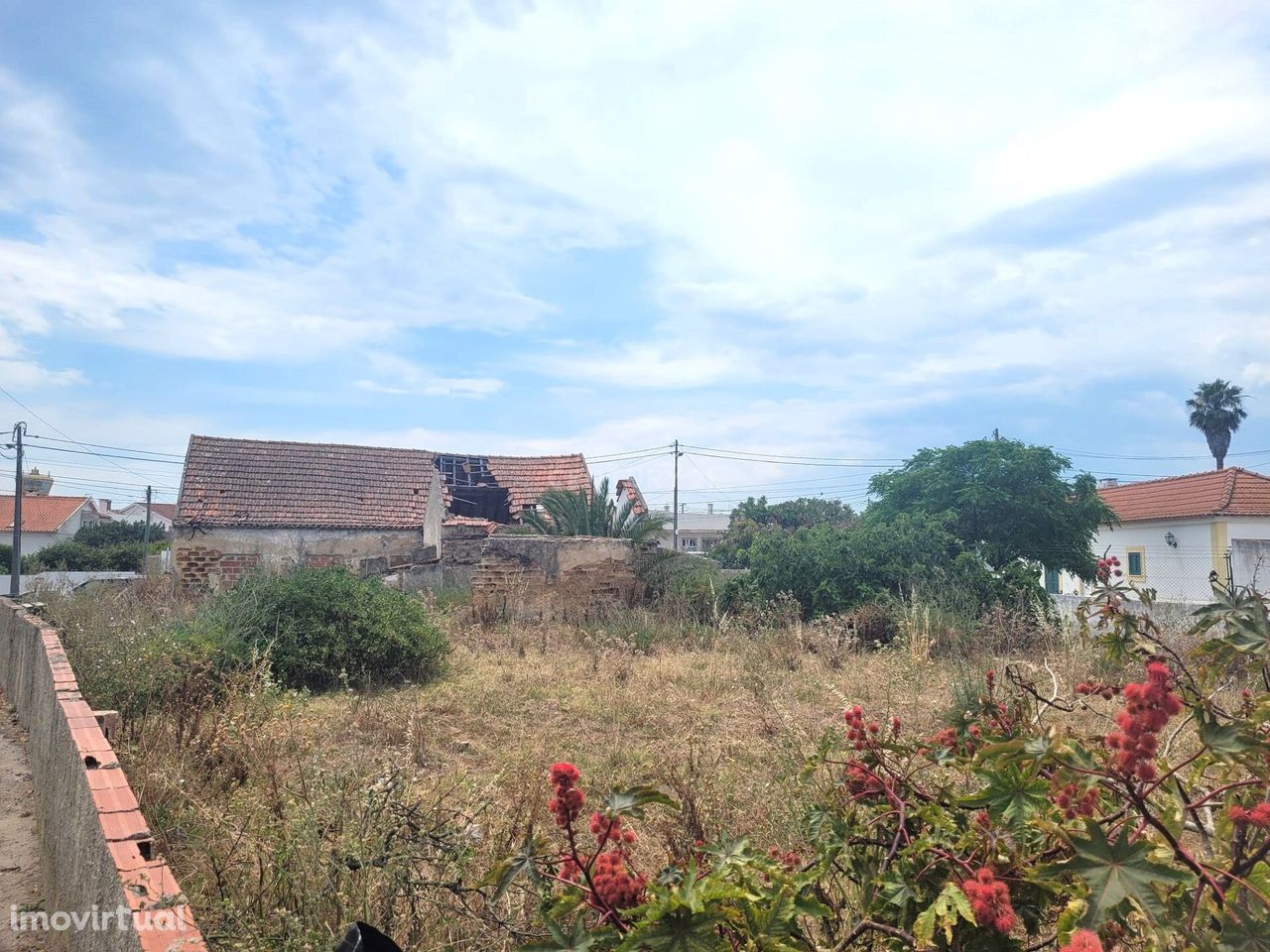 Terreno urbano na Charneca da Caparica