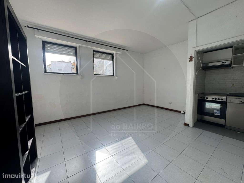 Apartamento T0, boa luminosidade, às Antas, Porto - Grande imagem: 4/10