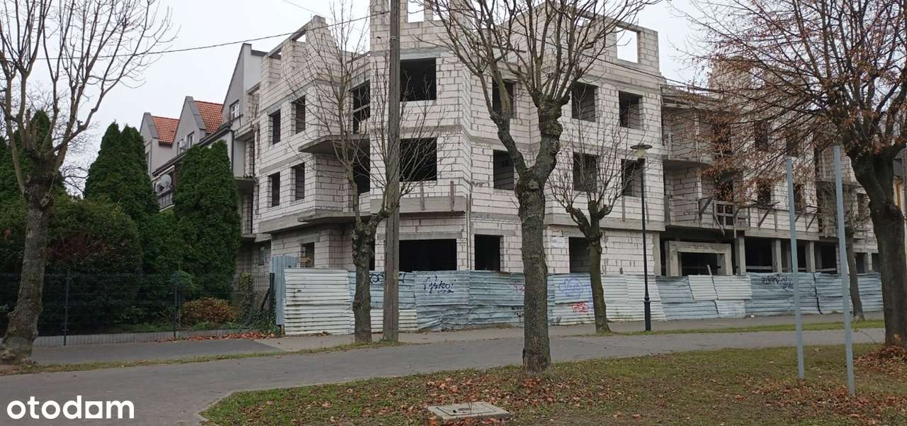 Działka z rozpoczętą budową bloku-0