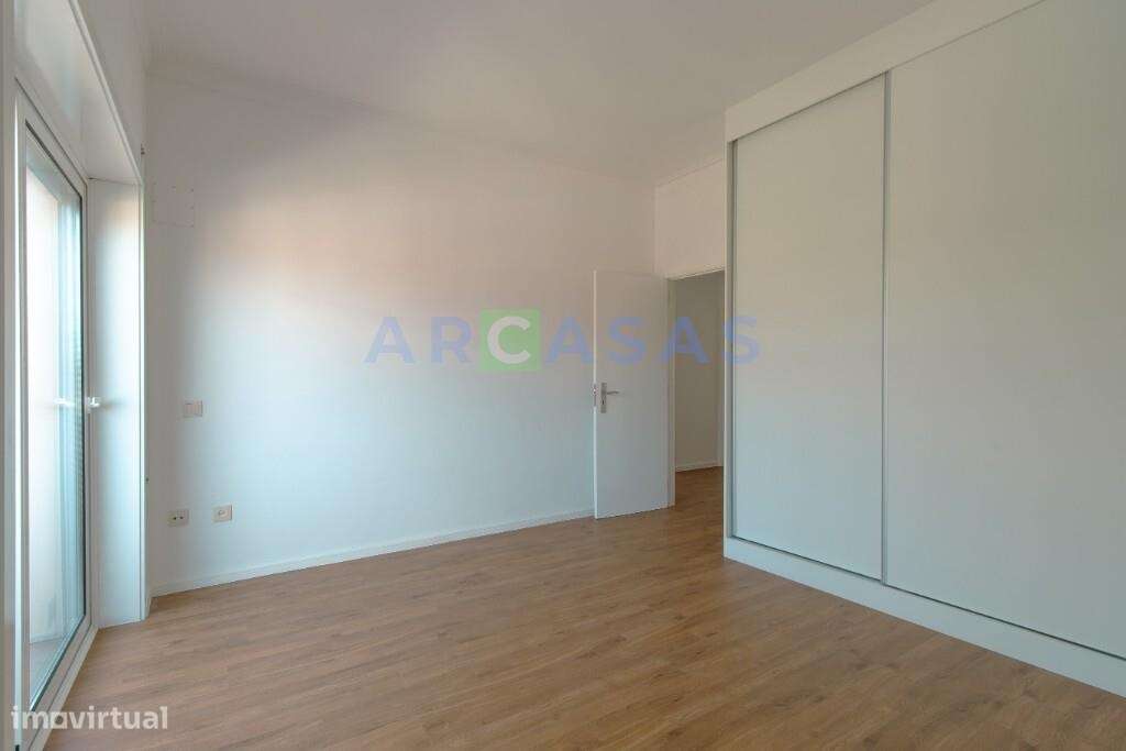 Apartamento T3 com garagem e varandas em Águas Santas, Maia-22