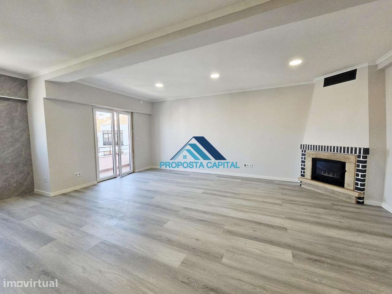APARTAMENTO T4 REMODELADO CENTRO AMORA-15