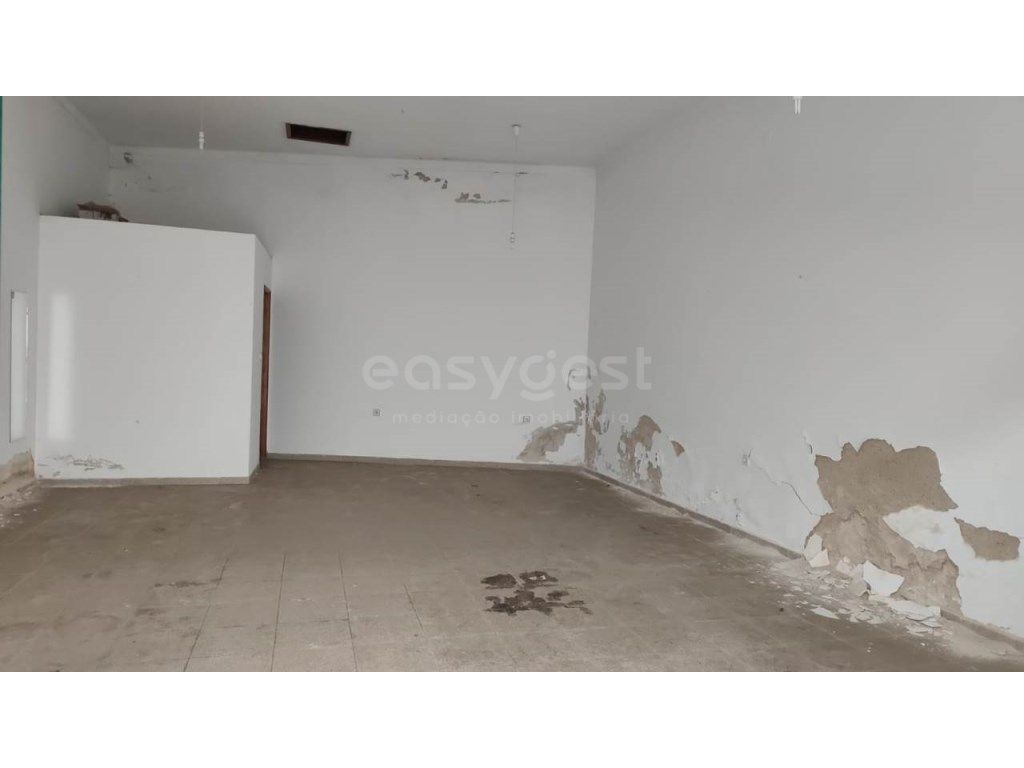 Loja comercial para Recuperar no Centro da vila de Aljustrel - Grande imagem: 1/12