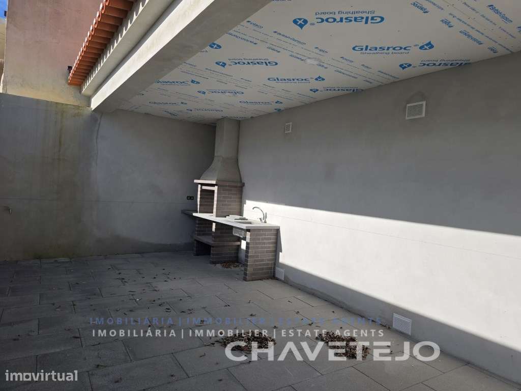 Moradia T4 Moderna c/ Garagem, estilo e Conforto a um Passo de Tomar-21