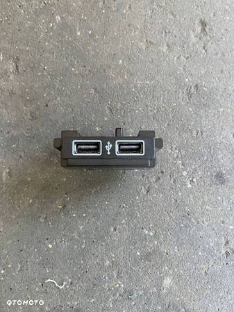 VW T ROC PANEL PORT USB 2GA863324B - 1