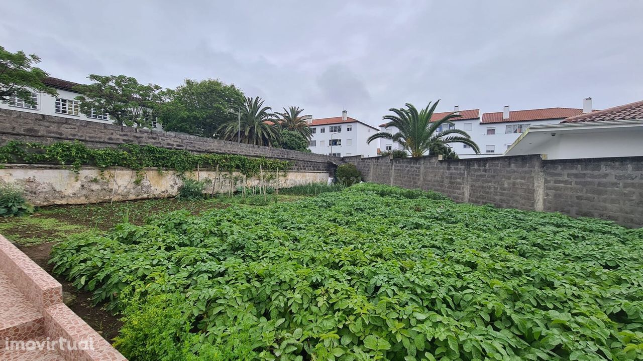 Terreno para construção no Bairro Económico - Ponta Delgada