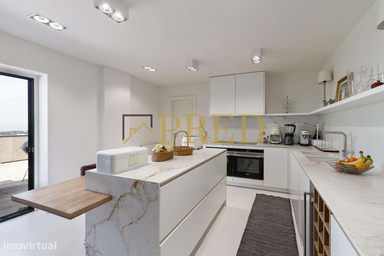 Apartamento T5, inserido no condomínio fechado 'Edifício Plaza'-14