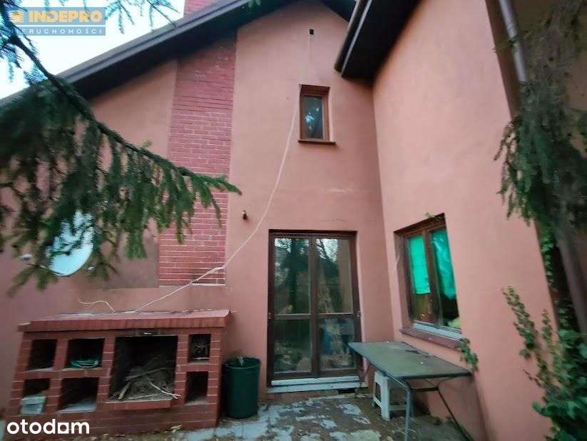 Zielona enklawa w mieście – dom z potencjałem!-5