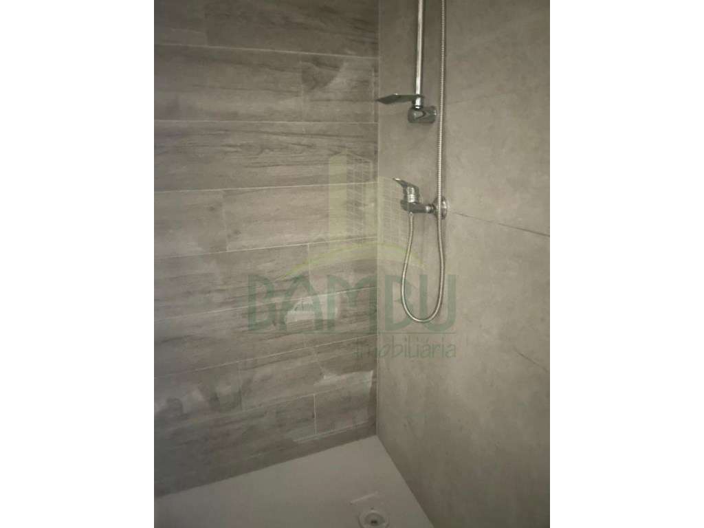 Apartamento T2 para Venda em Valença-6