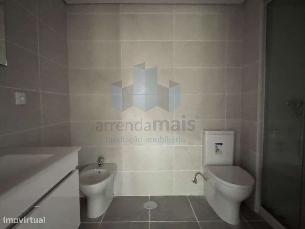 Vende-se apartamento NOVO, T2 com garagem e um sótao, Ultimo piso-5