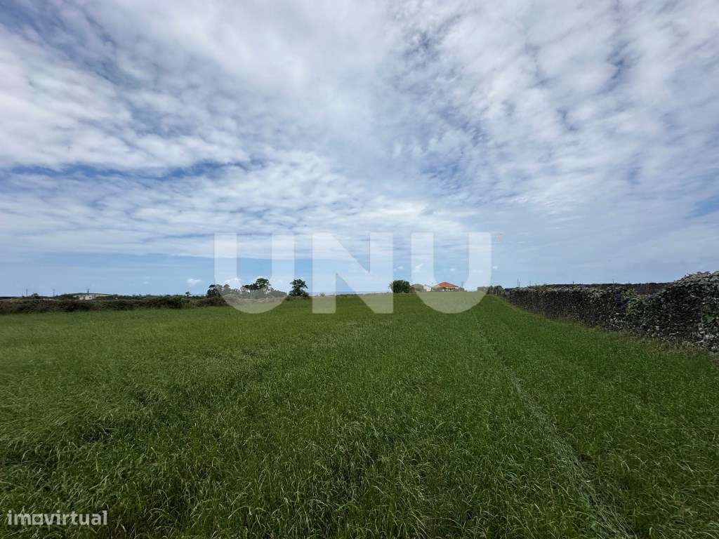 Prédio Misto no Pico da Pedra - Grande imagem: 5/12