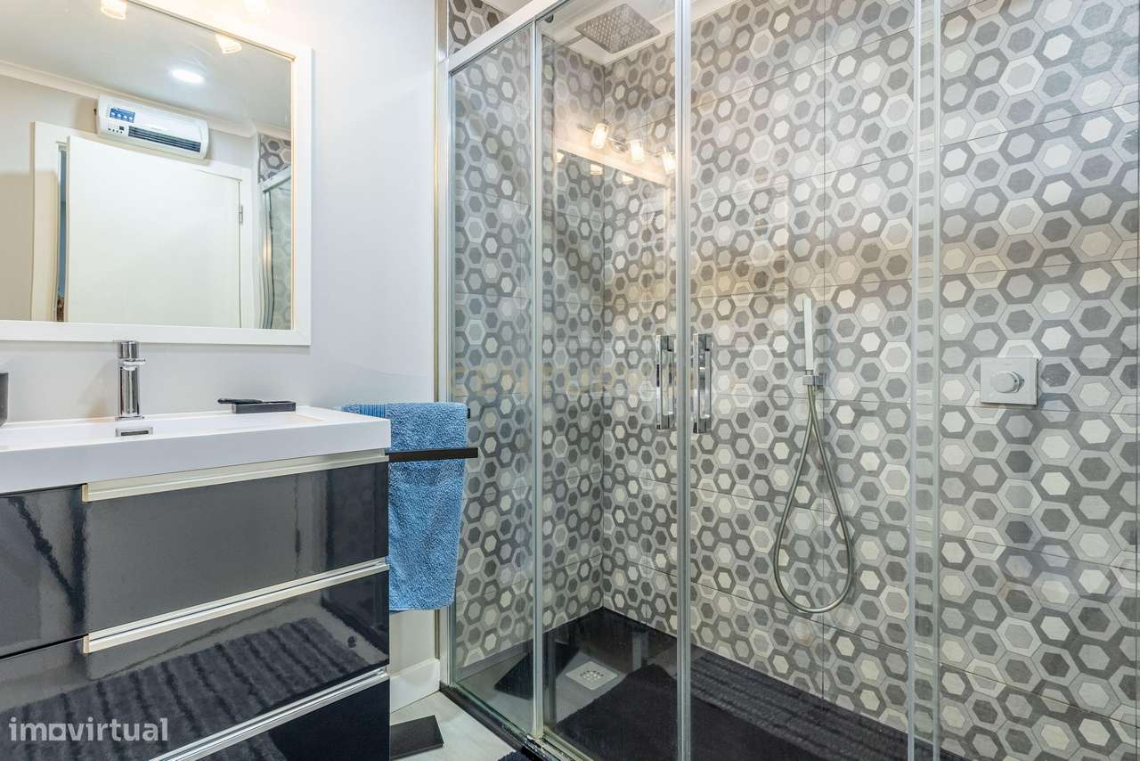 Moderno Apartamento T4 no Carregado em condomínio fechado-31