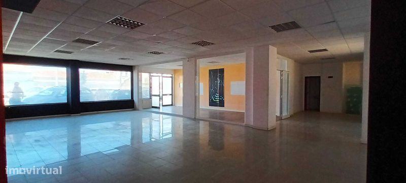 Arrenda Loja com 108m2 em Setúbal - Quatro Caminhos - Grande imagem: 1/12