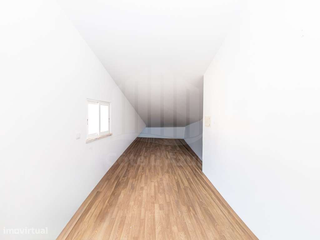 Moradia T2+1 com jardim e Sótão em Fernão Ferro-24