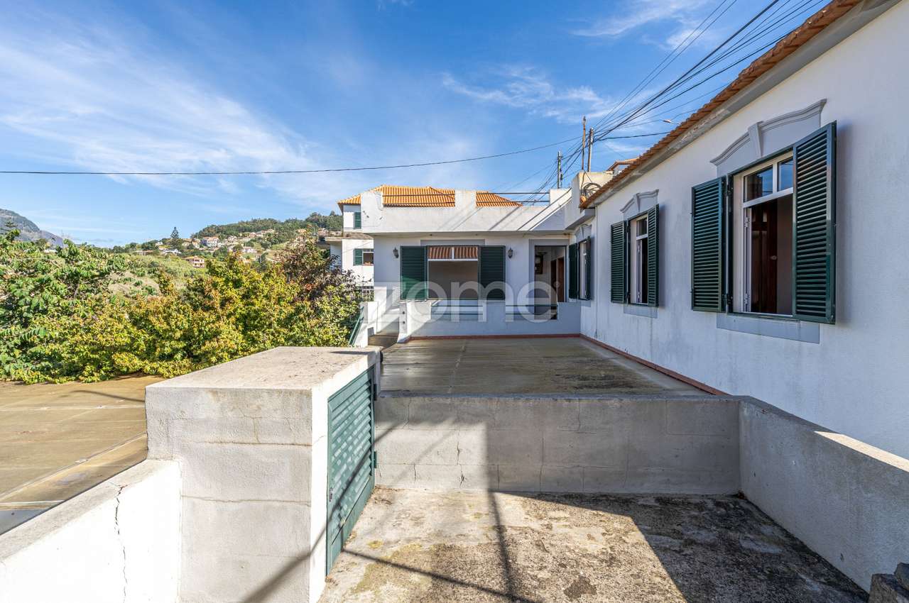 Moradia T6 na Ribeira Brava – Espaço e potencial investimento-8