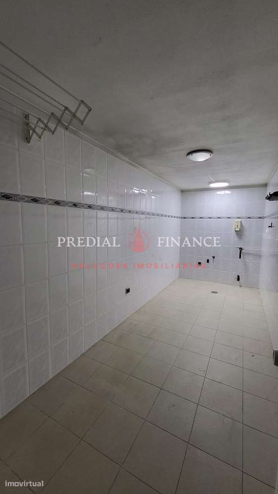 Moradia T4 com Jardim, Terraço, Garagem Dupla e Área de Barbecue — Exc-33